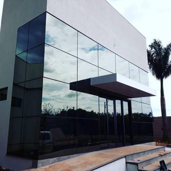 Guarda corpo e escada de vidro