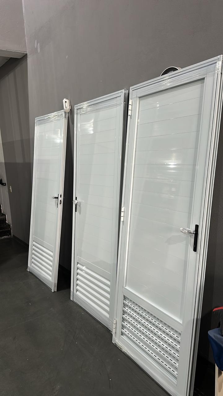 Fachada com vidro espelhado